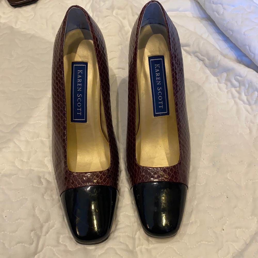 Karen Scott Women’s Two tone snakeskin pumps